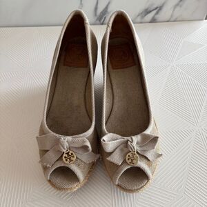 Tory Buch Espadrilles Wedged Slip On Metallic Canvas Neutral Tan Size 6.5